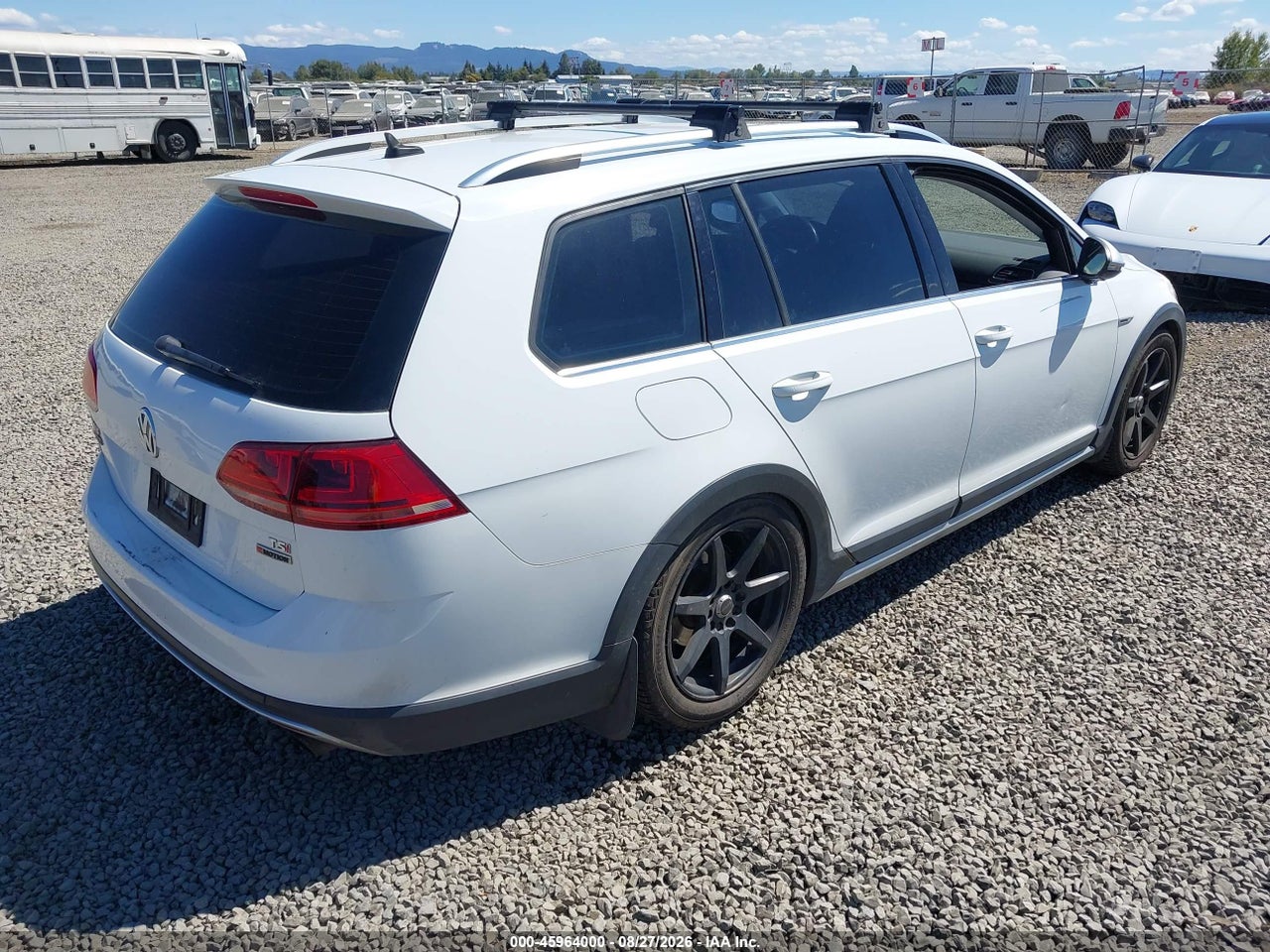 2017 VOLKSWAGEN GOLF ALLTRACK TSI S/TSI SE · 4/11