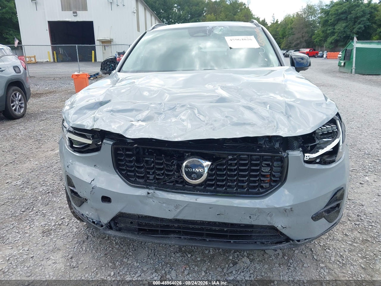 2026 VOLVO XC40 PLUS, B5 AWD GAS (MILD HYBRID), DARK · 6/11