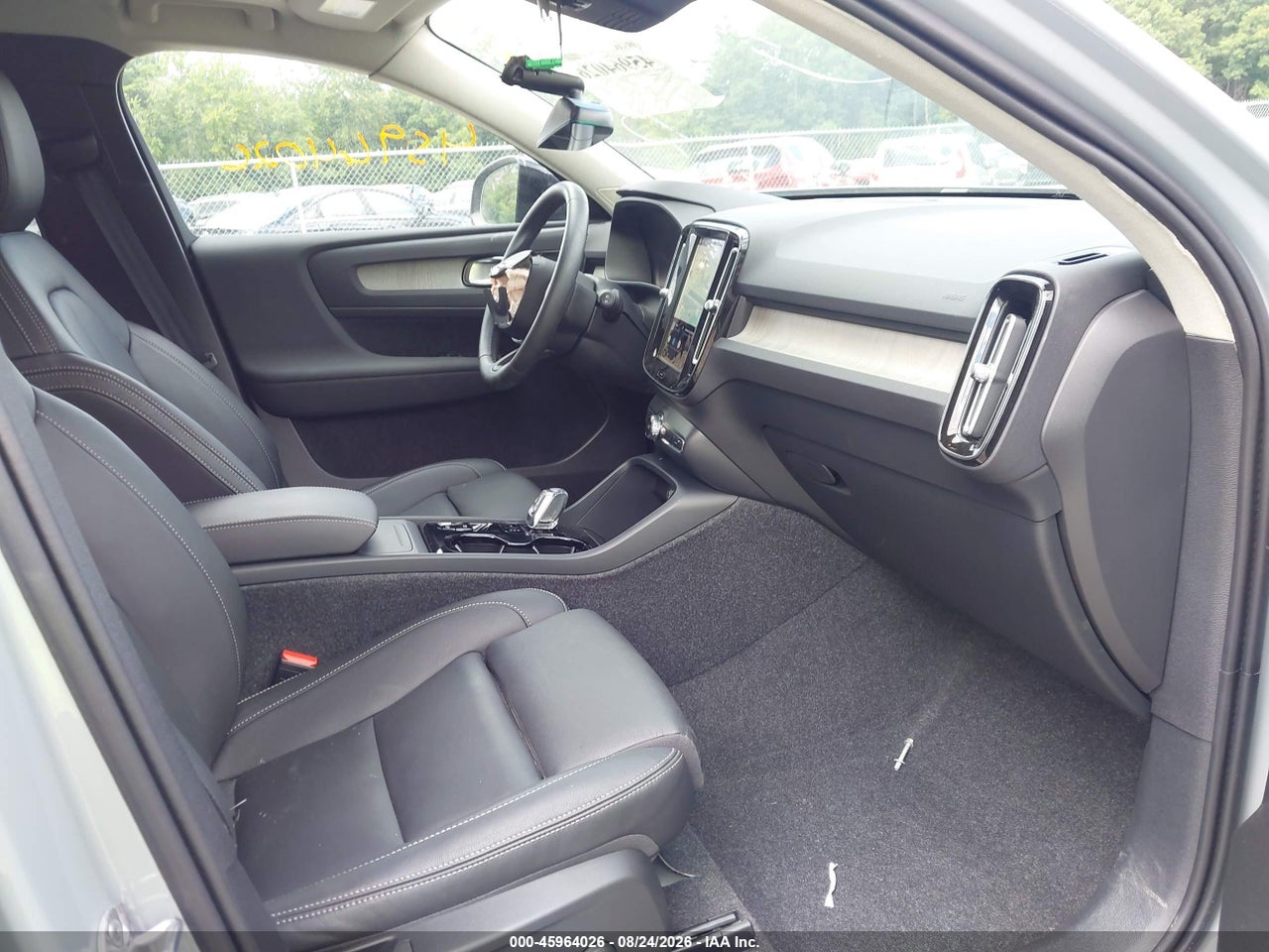 2026 VOLVO XC40 PLUS, B5 AWD GAS (MILD HYBRID), DARK · 5/11