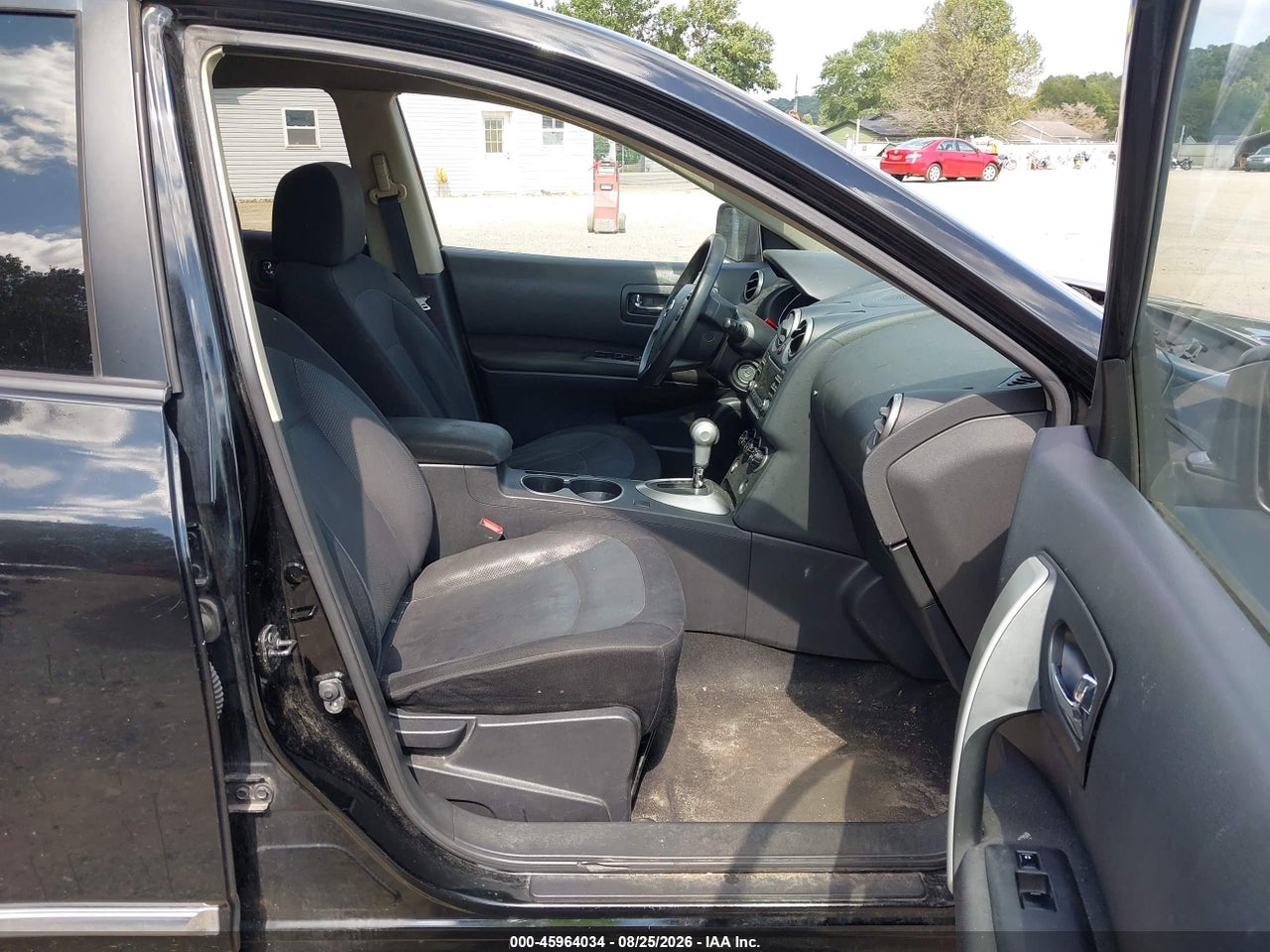 2013 NISSAN ROGUE S · 5/11