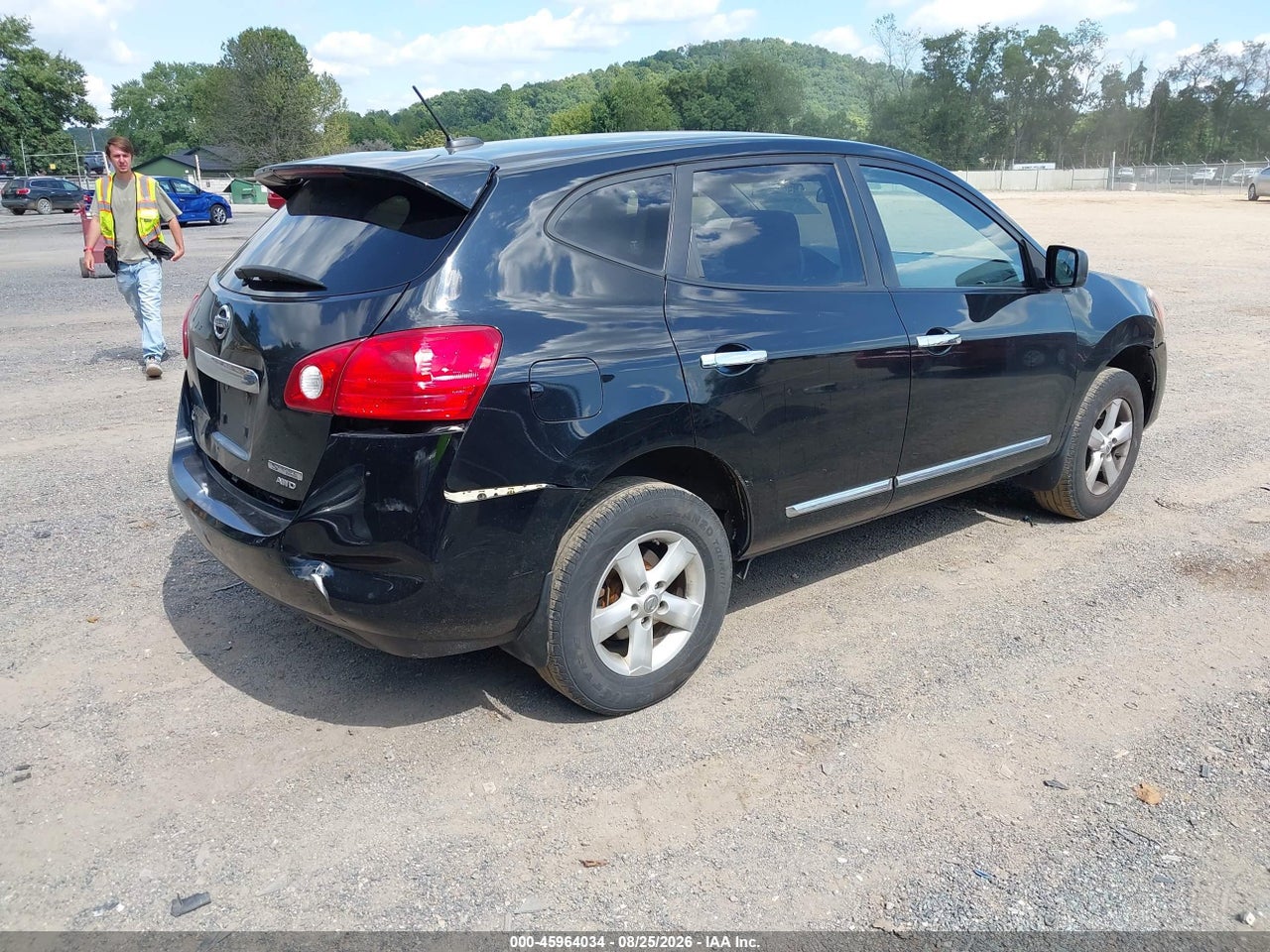 2013 NISSAN ROGUE S · 4/11