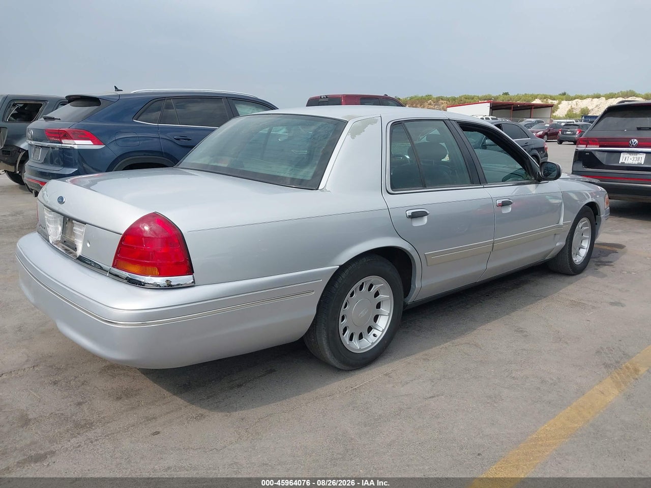 2002 FORD CROWN VICTORIA LX · 4/11