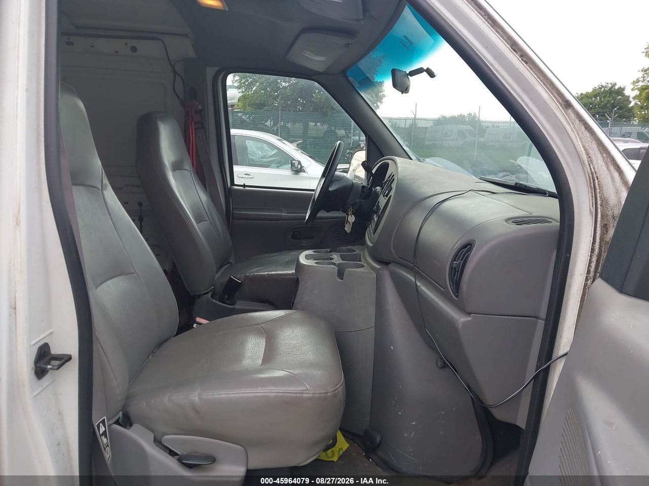 2000 FORD E-150 COMMERCIAL/RECREATIONAL · 5/11