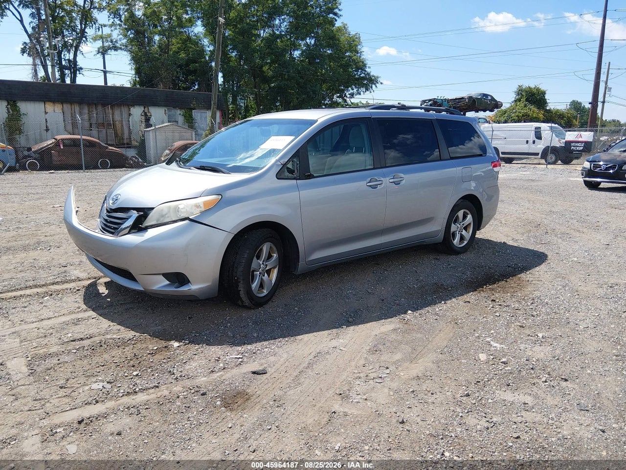 2011 TOYOTA SIENNA LE V6 · 2/11