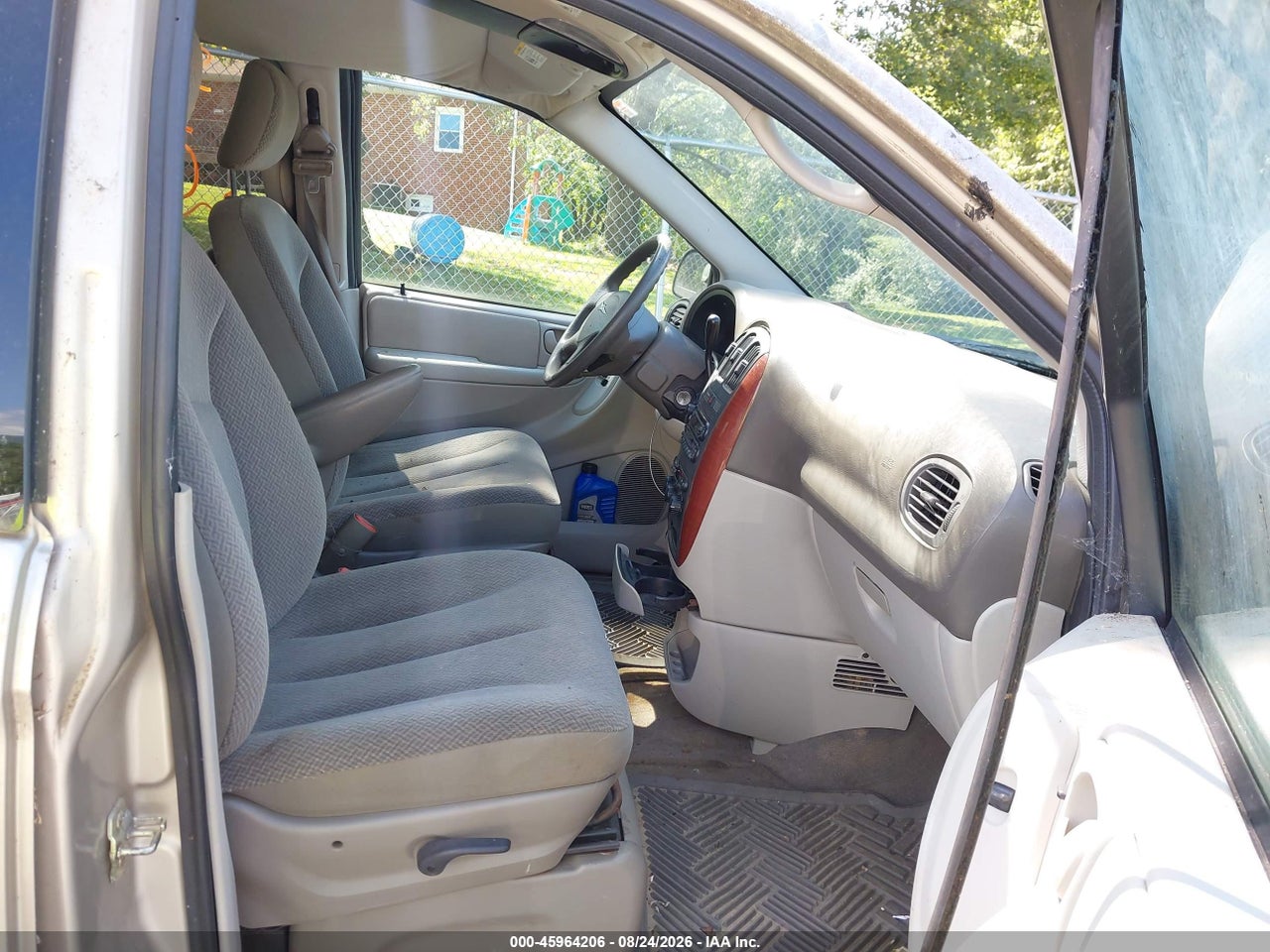 2005 CHRYSLER TOWN &amp; COUNTRY LX · 5/11