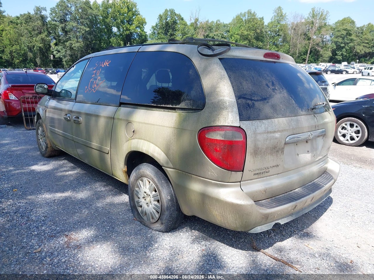 2005 CHRYSLER TOWN &amp; COUNTRY LX · 6/11
