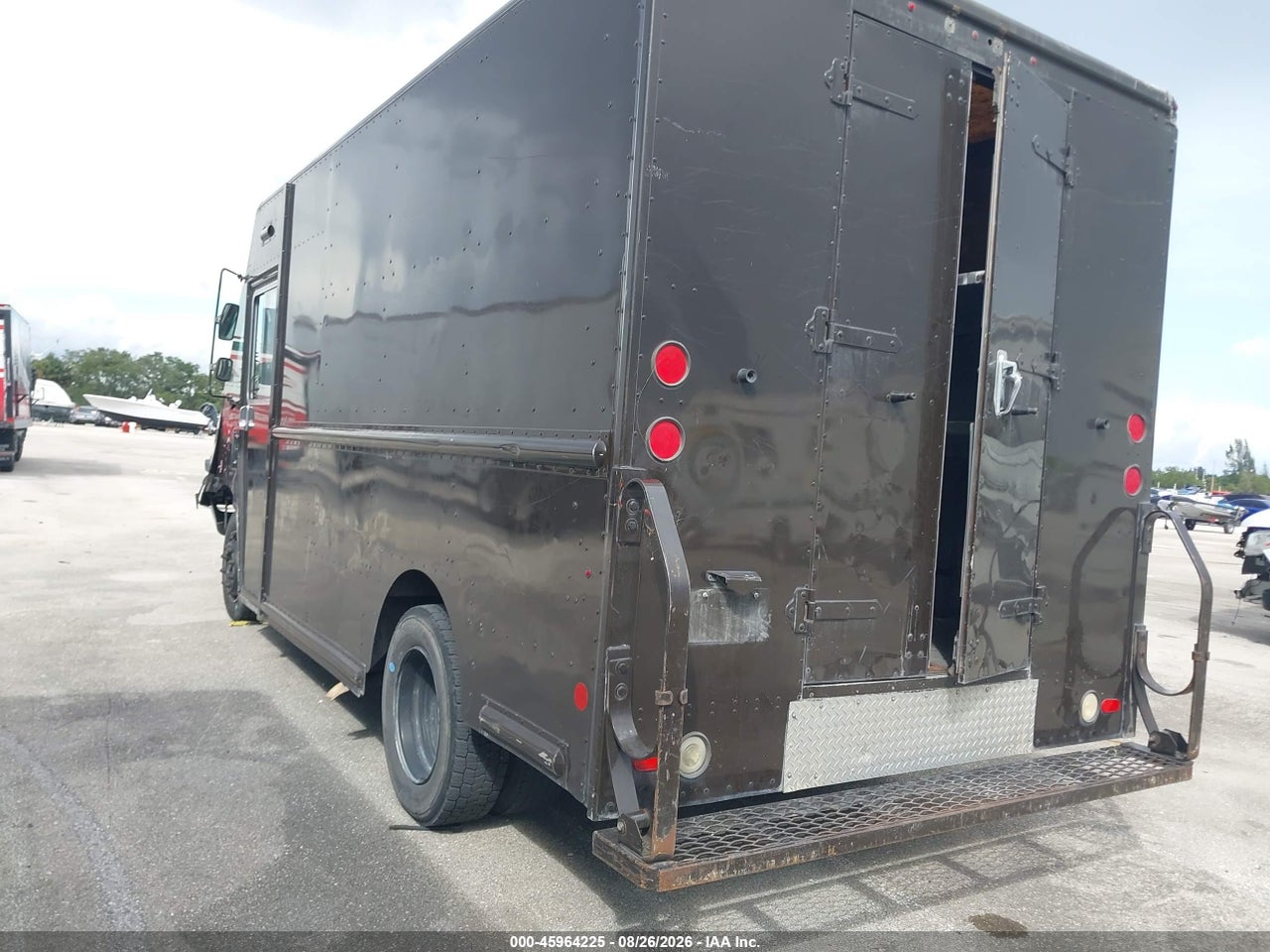 2009 FREIGHTLINER CHASSIS M LINE WALK-IN VAN · 3/11