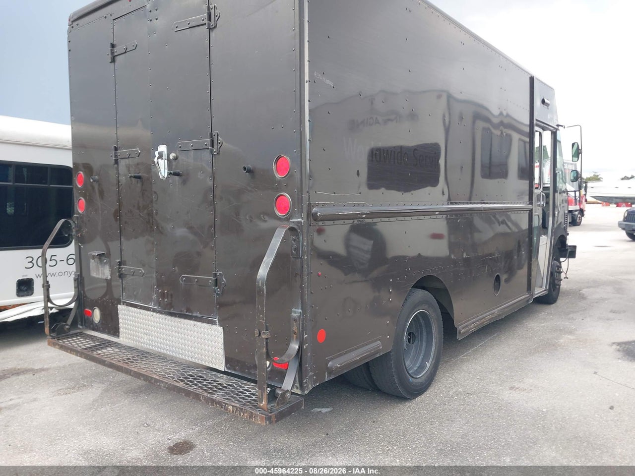 2009 FREIGHTLINER CHASSIS M LINE WALK-IN VAN · 4/11