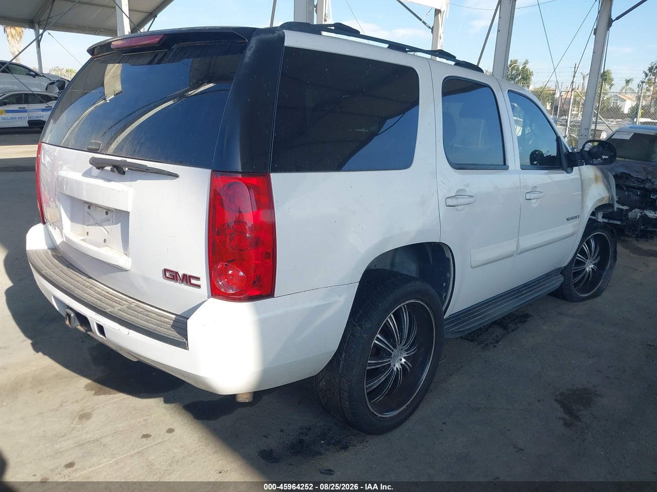 2007 GMC YUKON SLE · 4/10