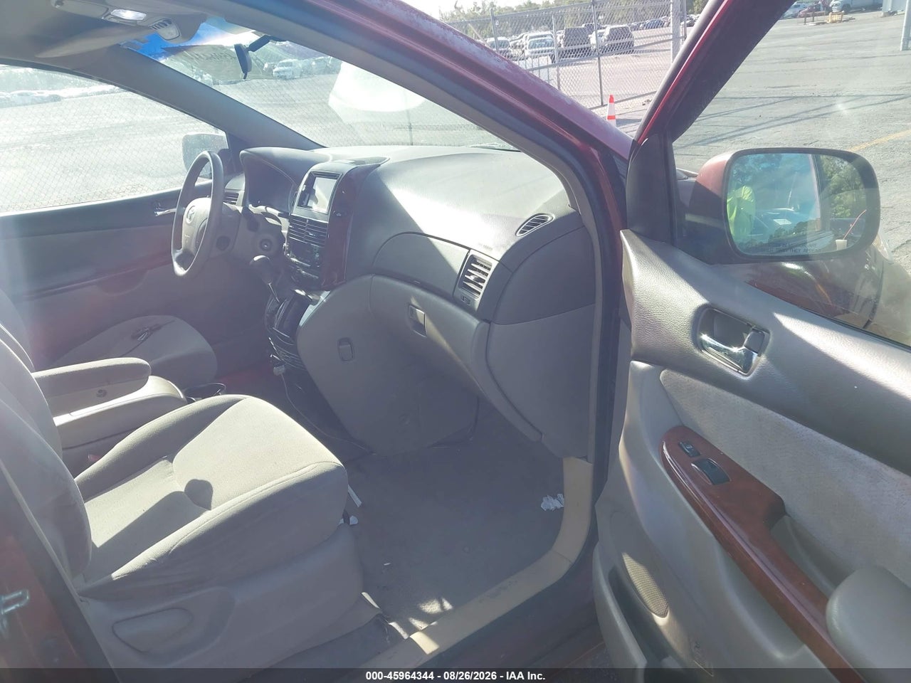 2004 TOYOTA SIENNA XLE/XLE LIMITED · 5/8