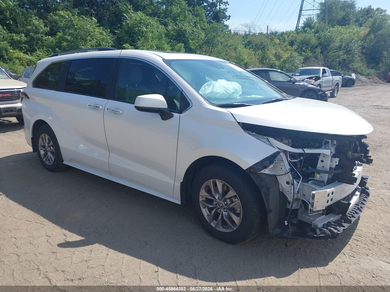 2025 TOYOTA SIENNA XLE