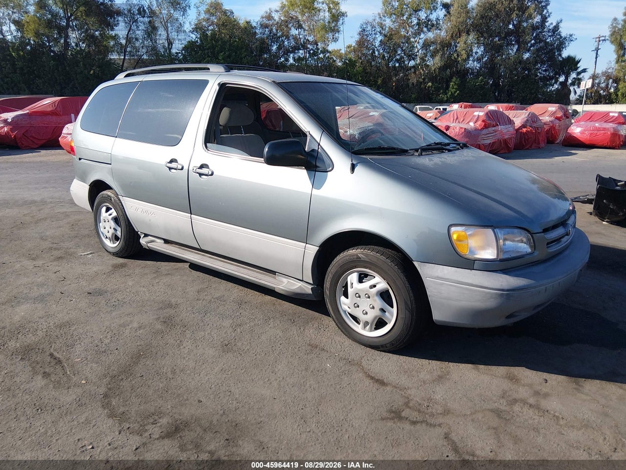 2000 TOYOTA SIENNA LE