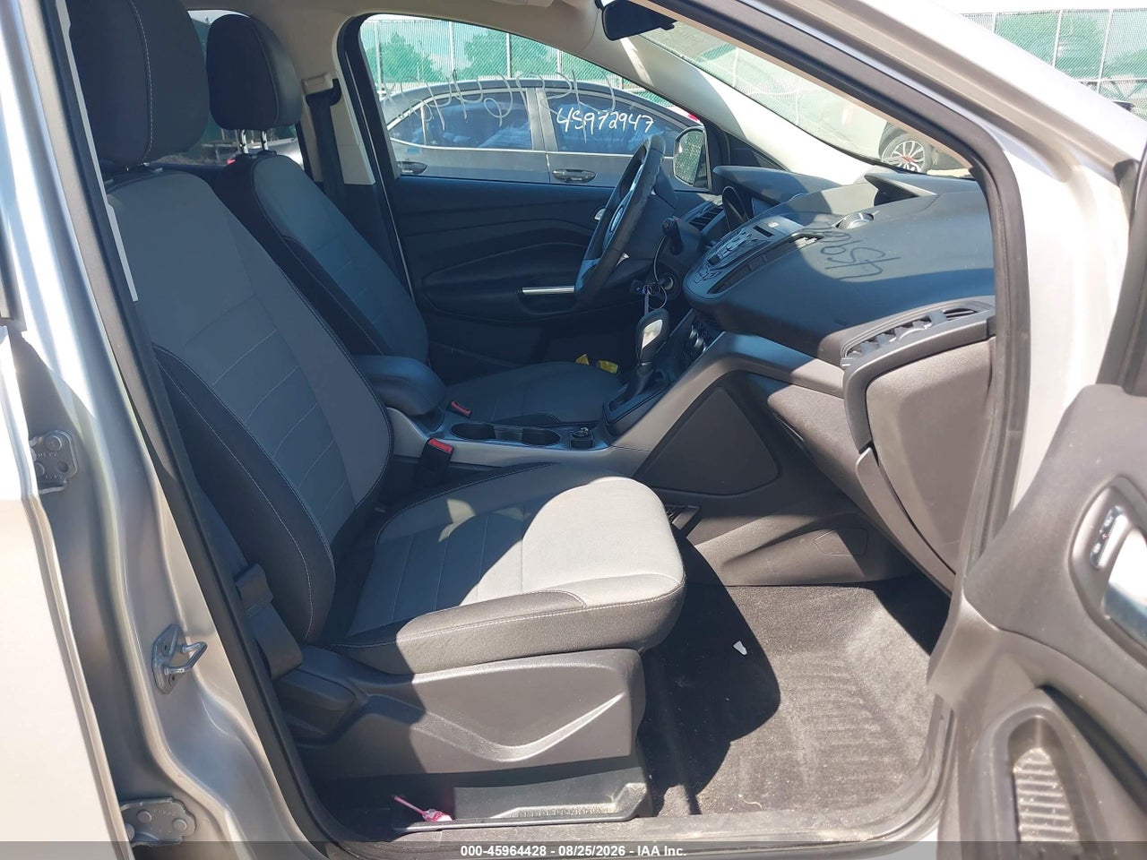 2016 FORD ESCAPE SE · 5/11