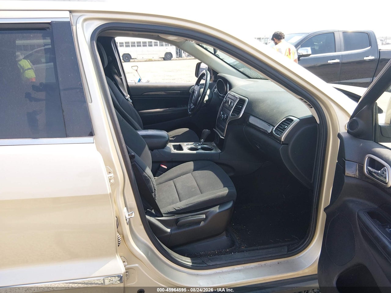 2011 JEEP GRAND CHEROKEE LAREDO · 5/11