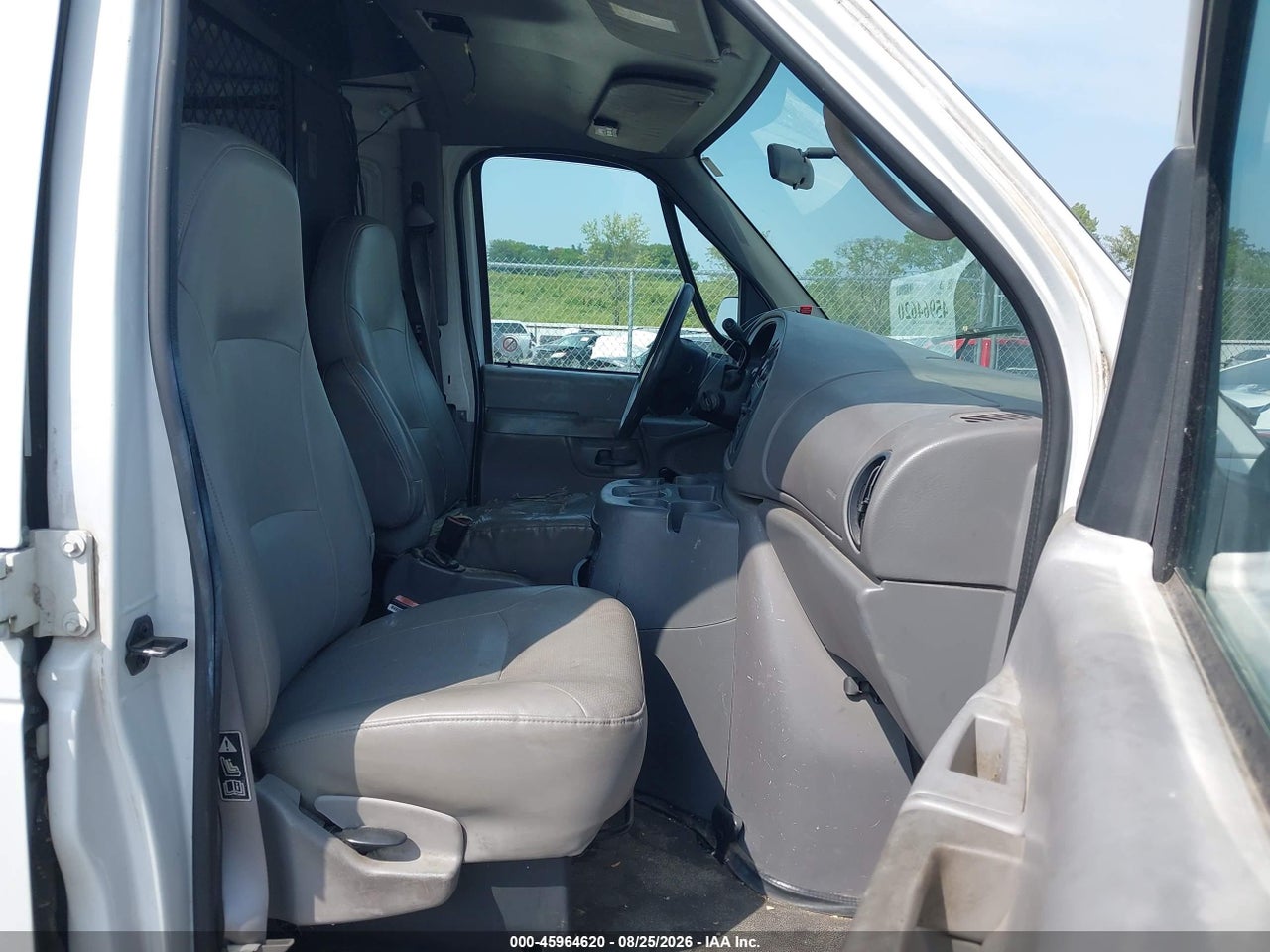 2002 FORD E-150 COMMERCIAL/RECREATIONAL · 5/11
