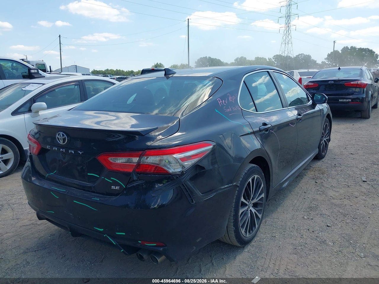 2019 TOYOTA CAMRY SE · 4/11