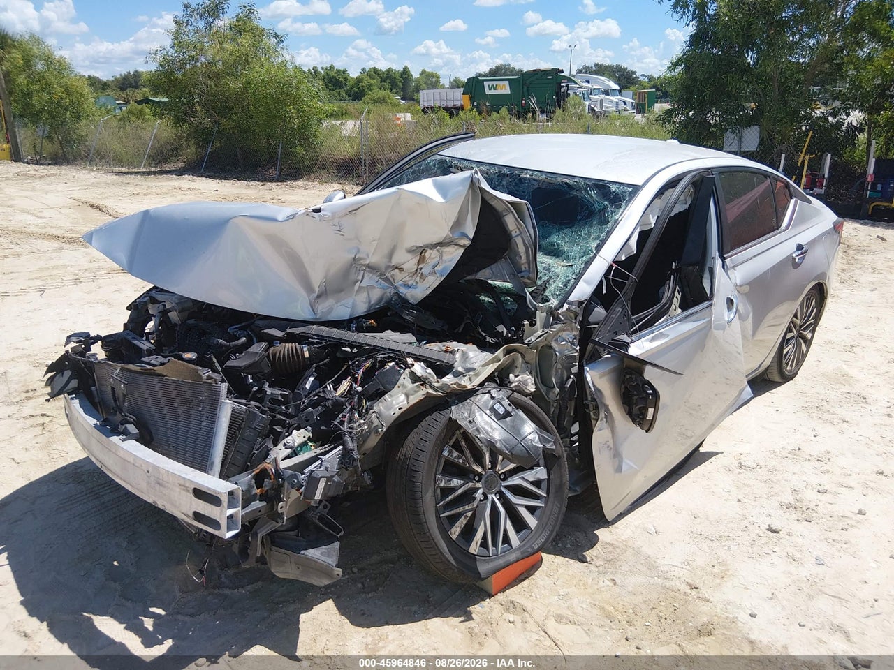 2023 NISSAN ALTIMA SV FWD · 6/10
