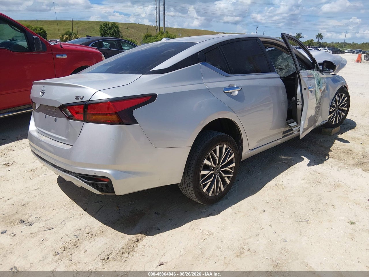 2023 NISSAN ALTIMA SV FWD · 4/10
