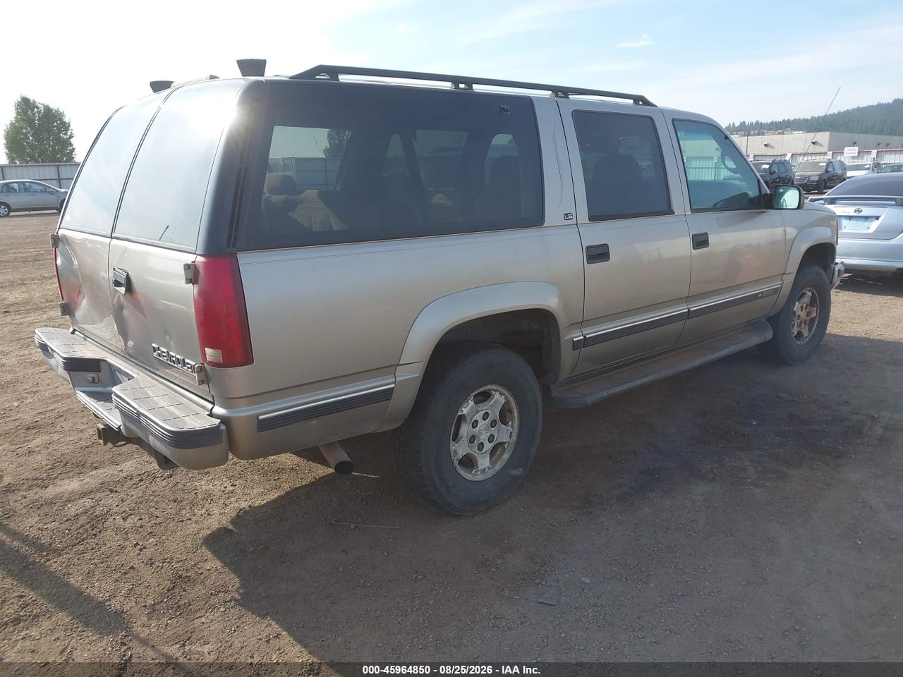 1999 CHEVROLET SUBURBAN 1500 LT · 4/11
