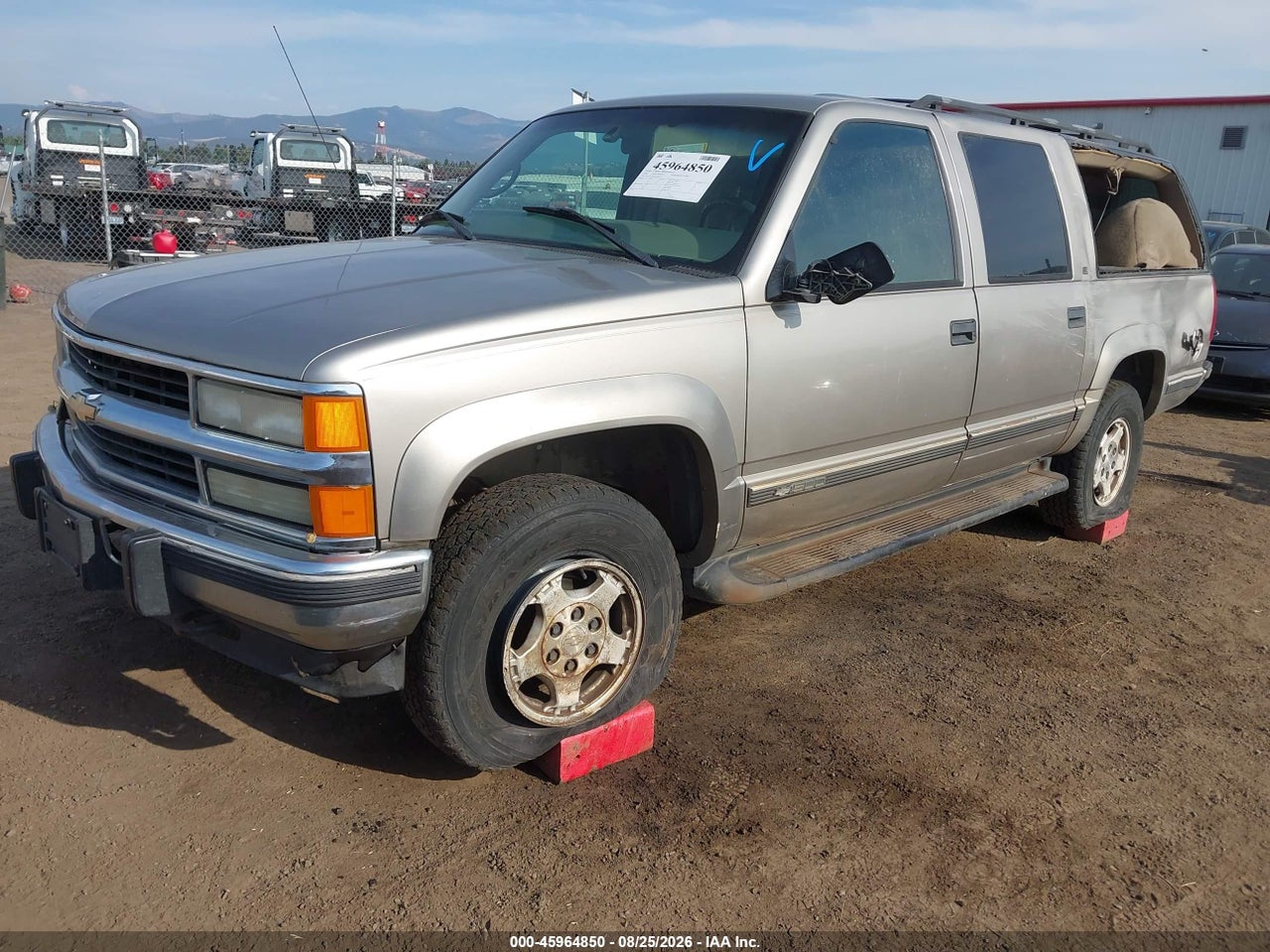 1999 CHEVROLET SUBURBAN 1500 LT · 2/11