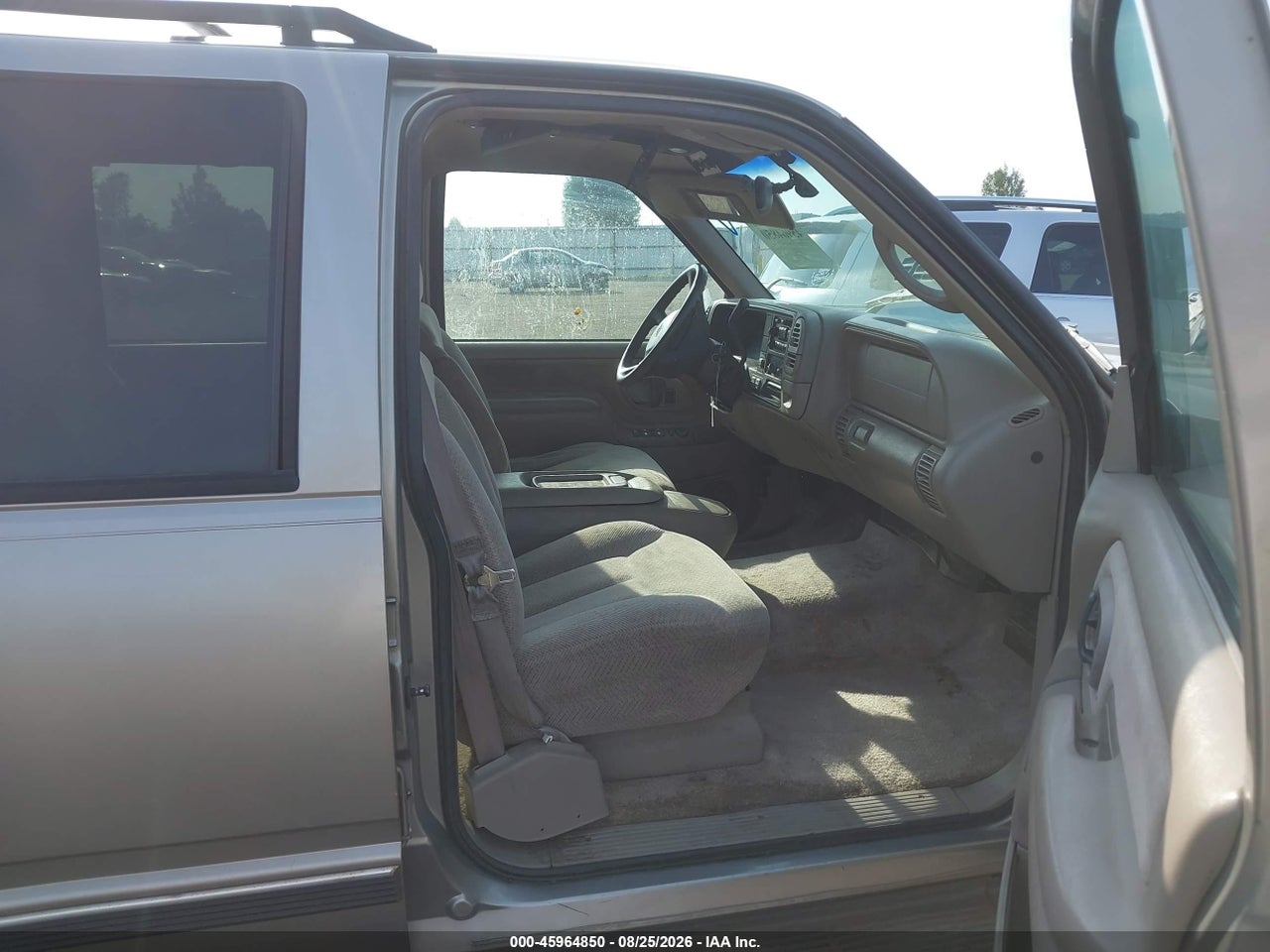 1999 CHEVROLET SUBURBAN 1500 LT · 5/11