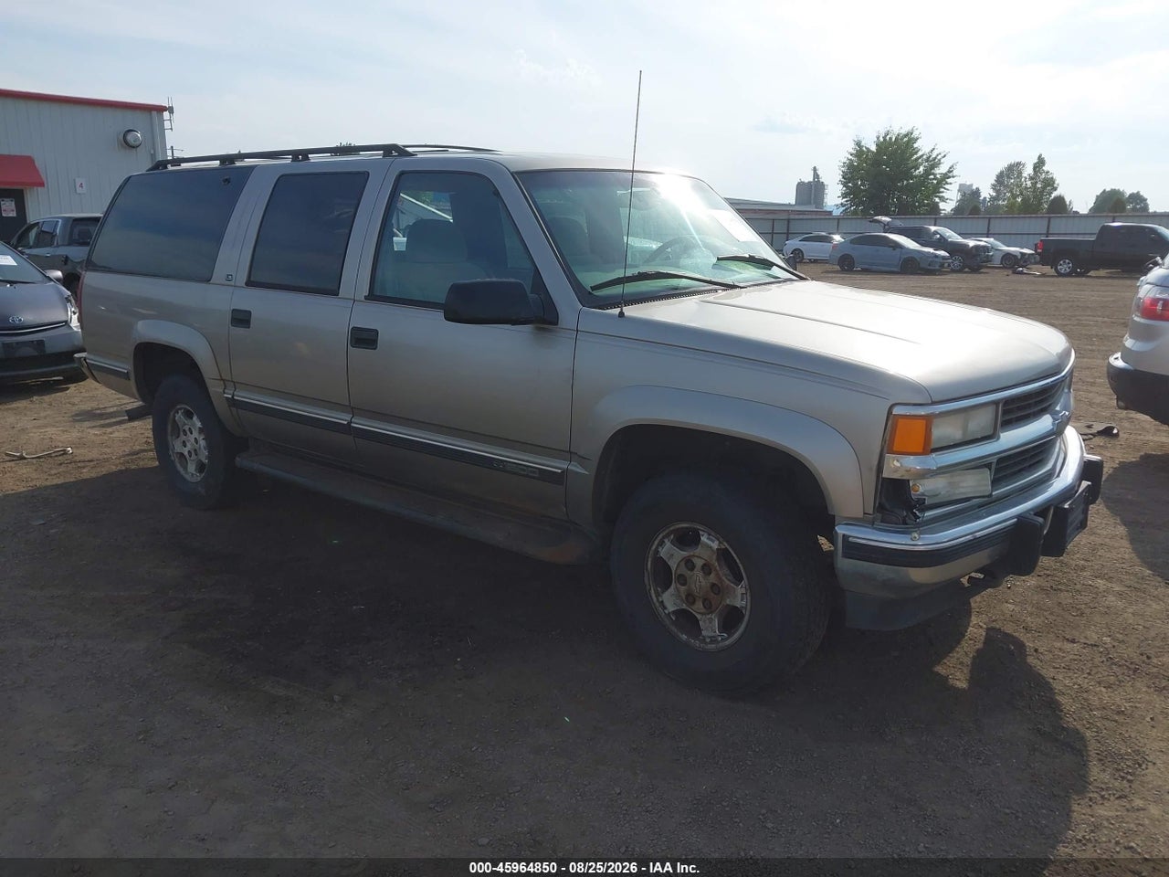 3GNFK16R2XG****** · 1999 CHEVROLET SUBURBAN 1500 LT