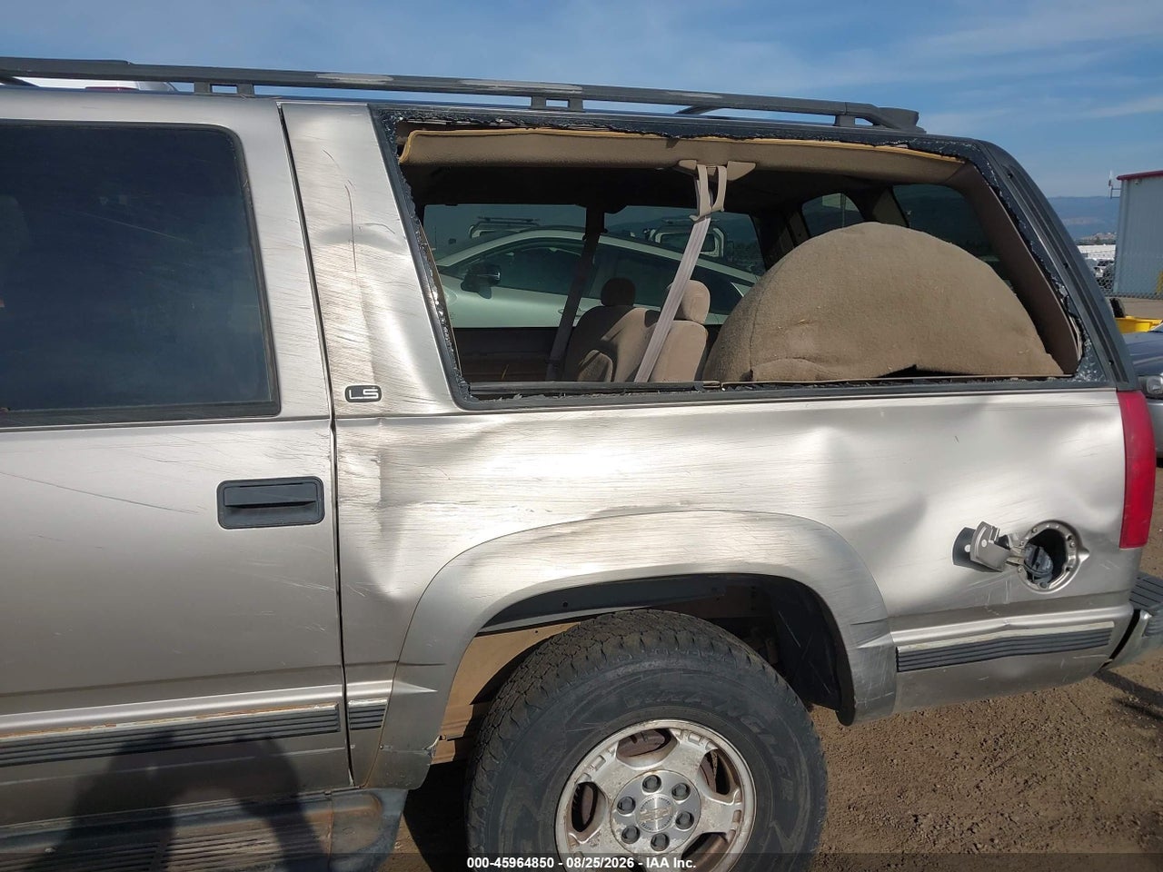 1999 CHEVROLET SUBURBAN 1500 LT · 6/11
