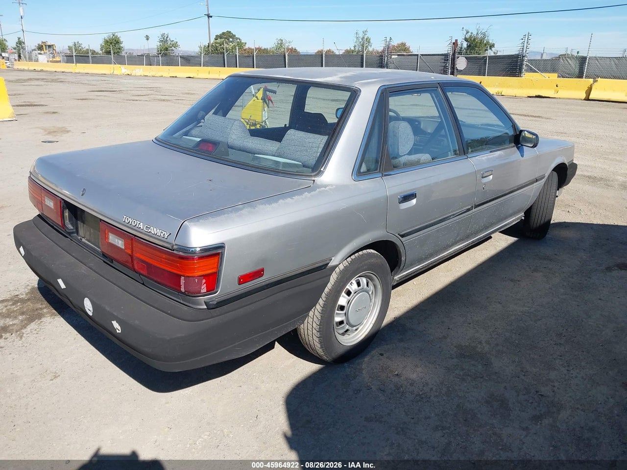 1989 TOYOTA CAMRY DLX · 4/5