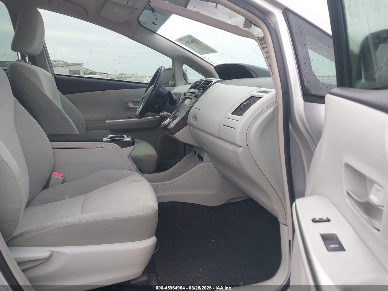 2013 TOYOTA PRIUS V TWO · 5/11