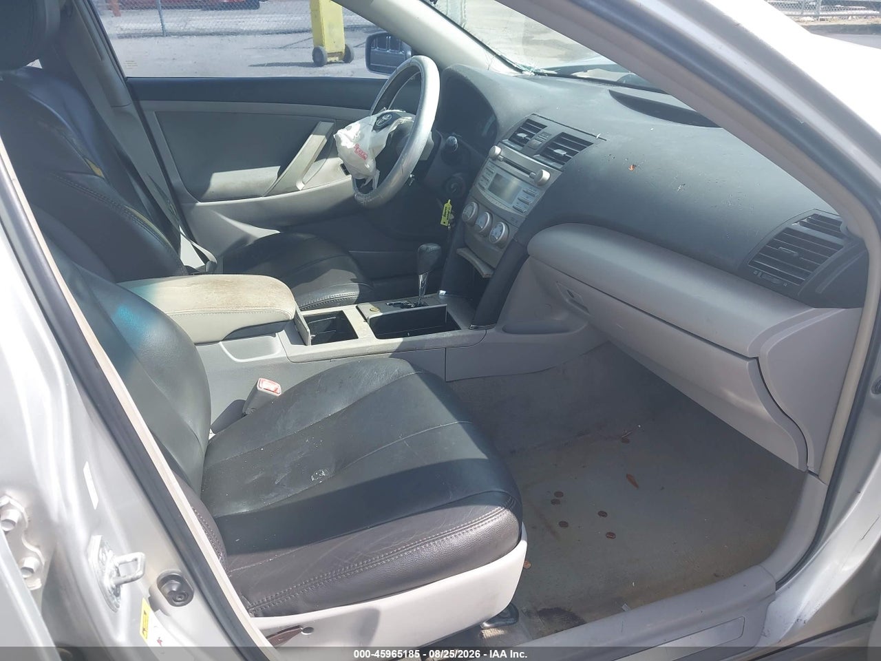 2011 TOYOTA CAMRY SE · 5/11