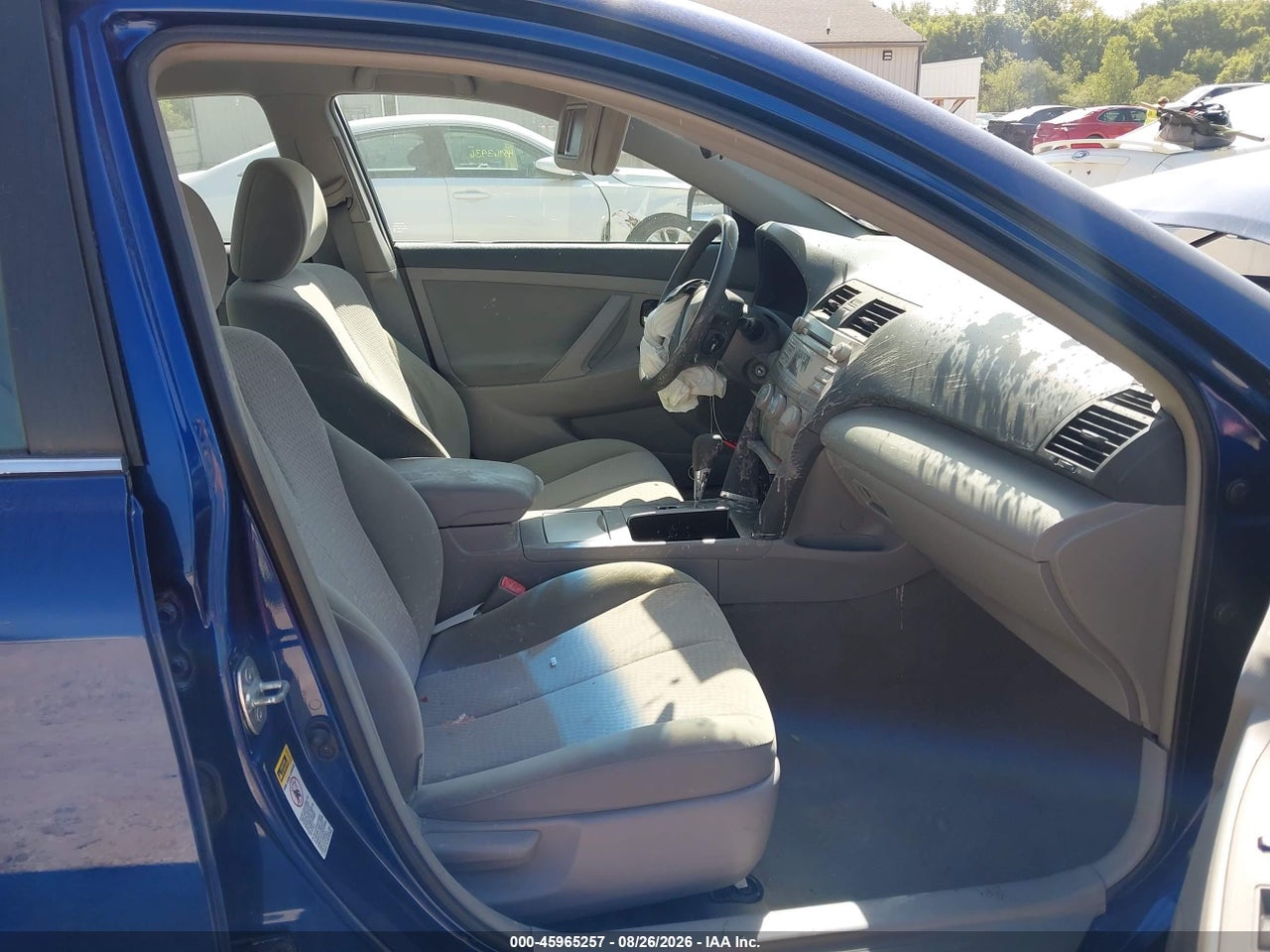 2011 TOYOTA CAMRY LE · 5/11