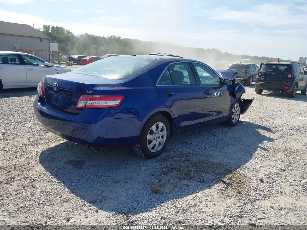 2011 TOYOTA CAMRY LE · 4/11