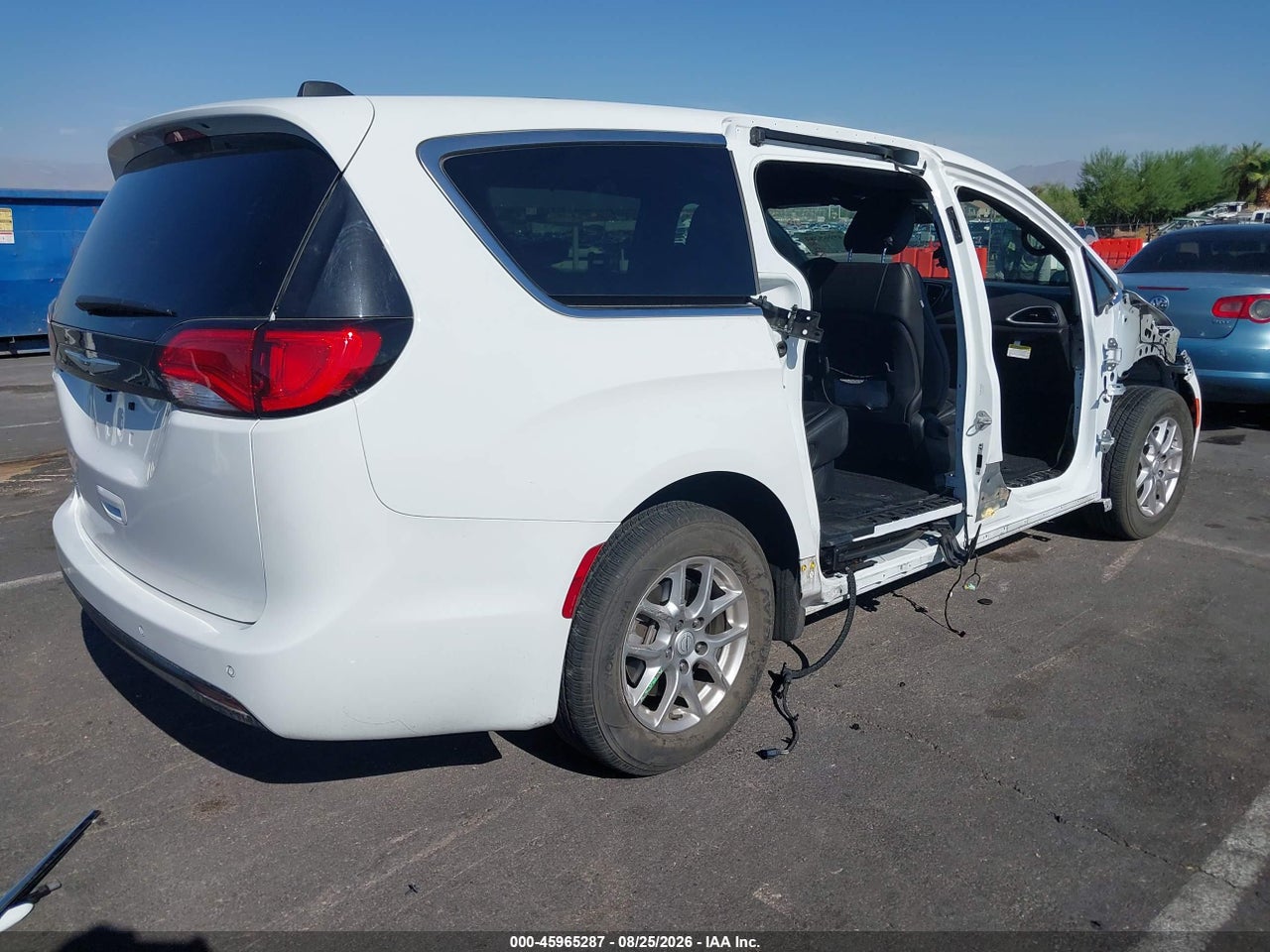 2026 CHRYSLER VOYAGER LX · 4/11