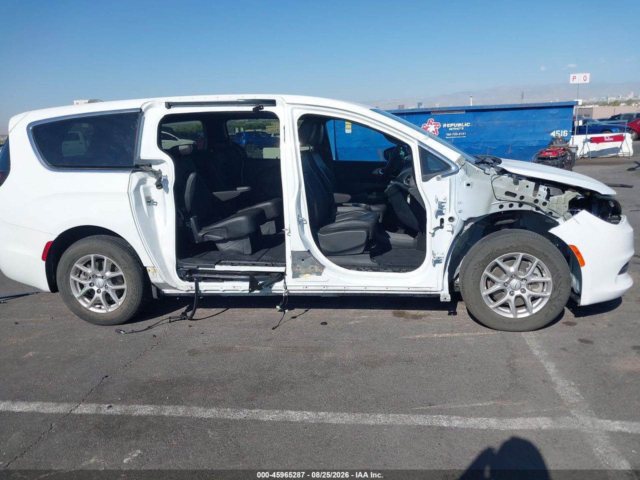 2026 CHRYSLER VOYAGER LX · 6/11