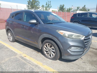 KM8J33A41GU****** · 2016 HYUNDAI TUCSON SE