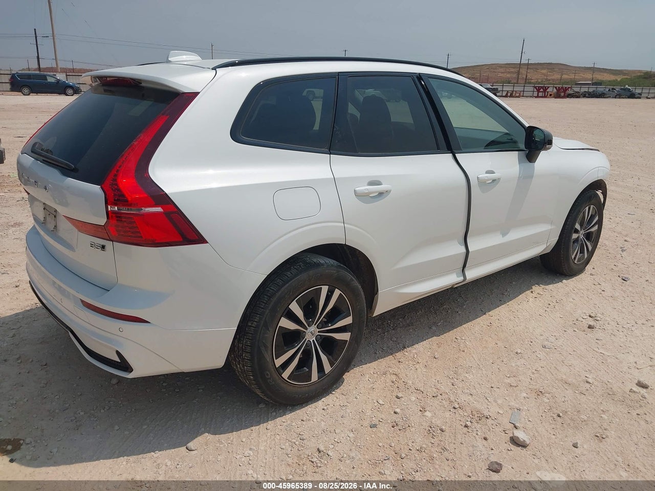 2025 VOLVO XC60 B5 CORE · 4/11