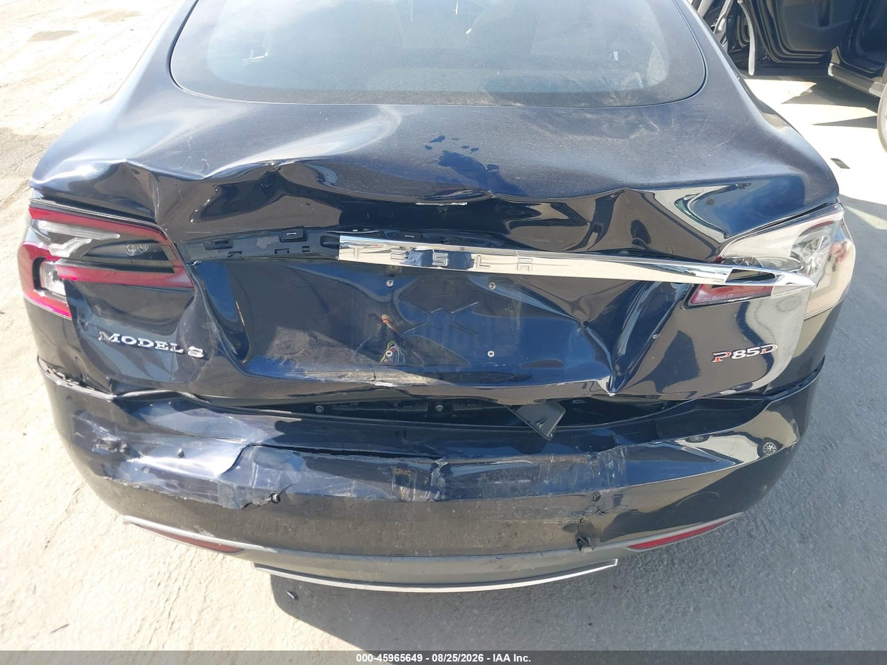2015 TESLA MODEL S 85D/P85D · 6/11