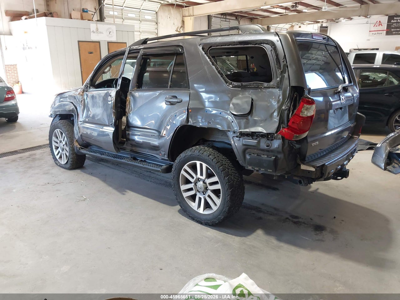 2005 TOYOTA 4RUNNER SR5 V8 · 3/11