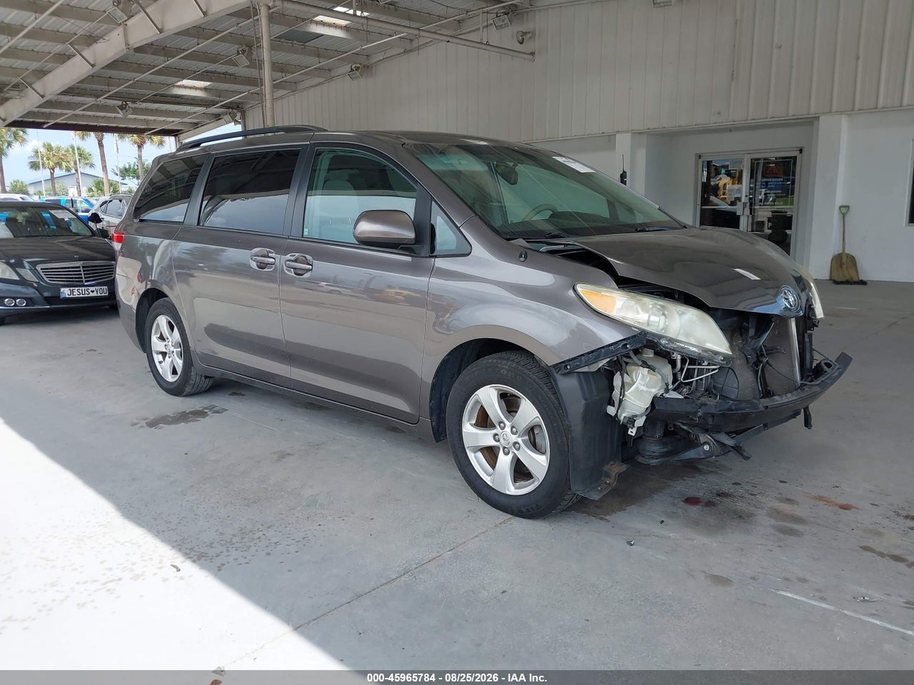 5TDKK3DC1DS****** · 2013 TOYOTA SIENNA LE V6 8 PASSENGER
