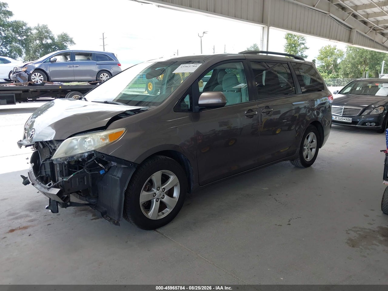 2013 TOYOTA SIENNA LE V6 8 PASSENGER · 2/11