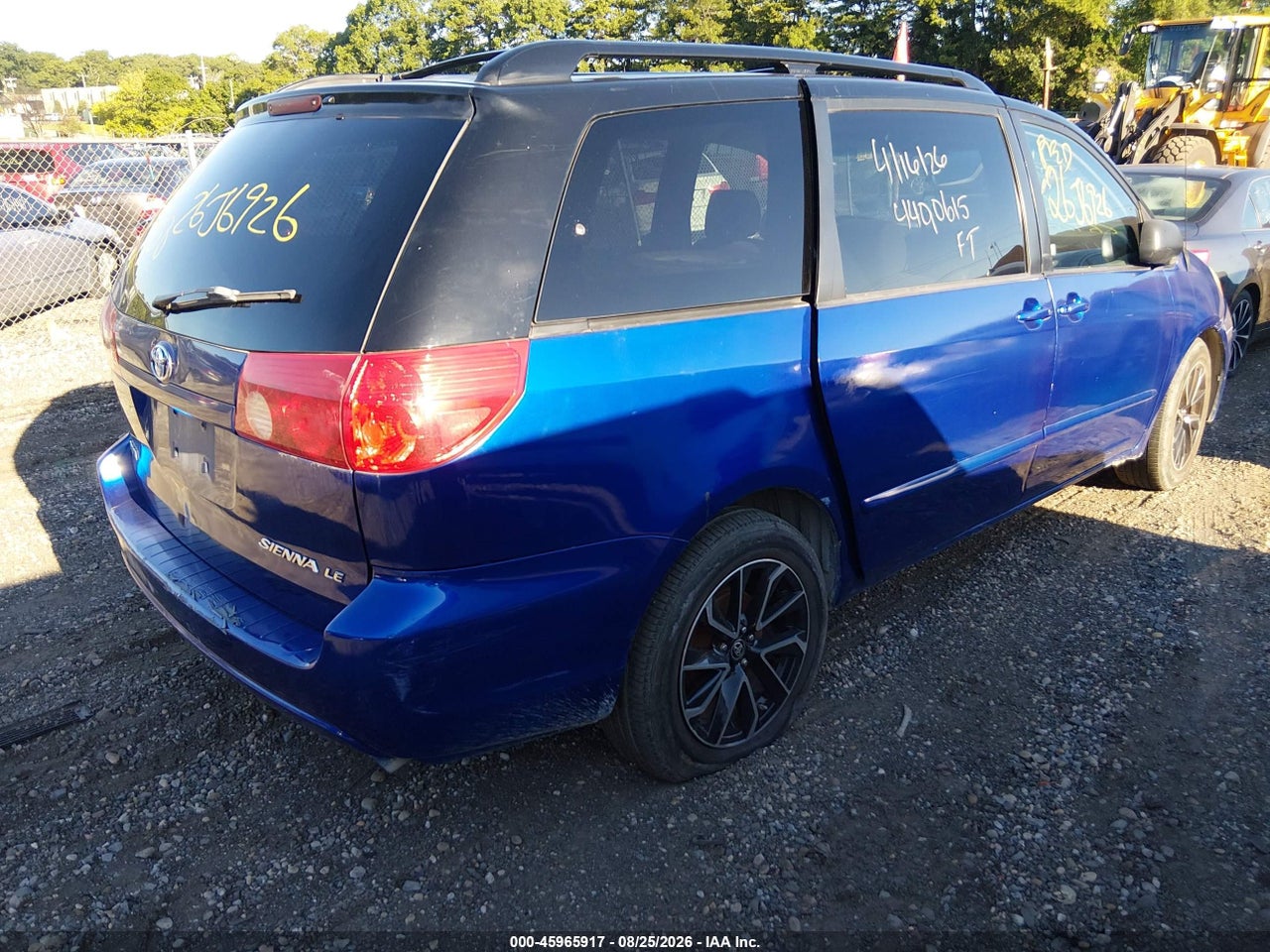 2007 TOYOTA SIENNA LE · 4/10