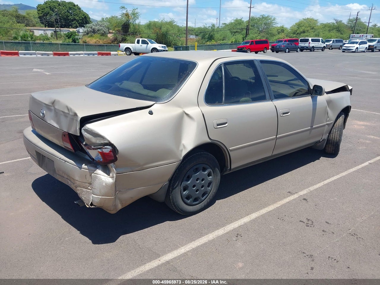 1995 TOYOTA CAMRY LE · 4/10