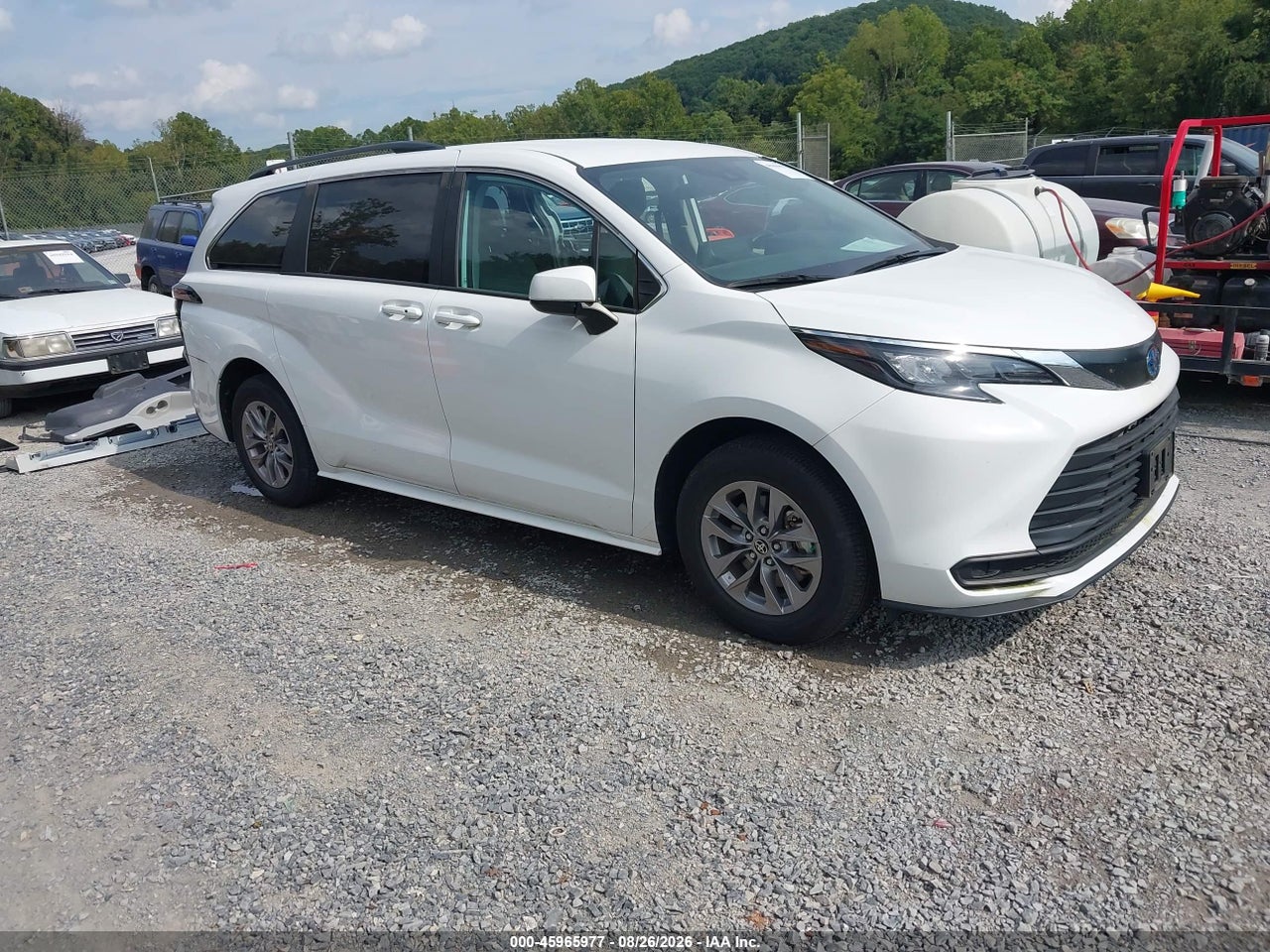 5TDKSKFC2RS****** · 2024 TOYOTA SIENNA LE