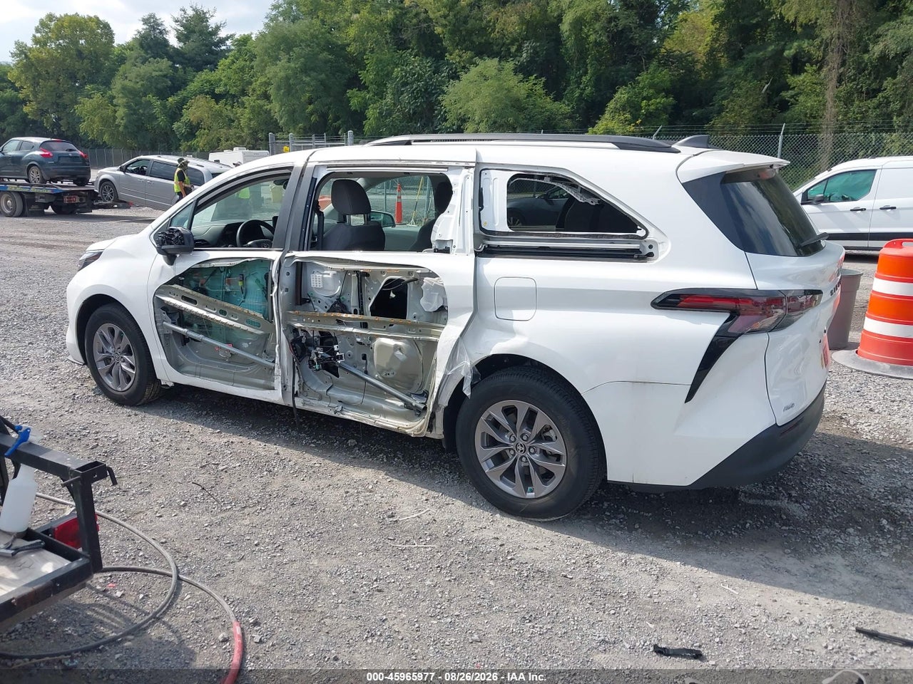 2024 TOYOTA SIENNA LE · 3/11