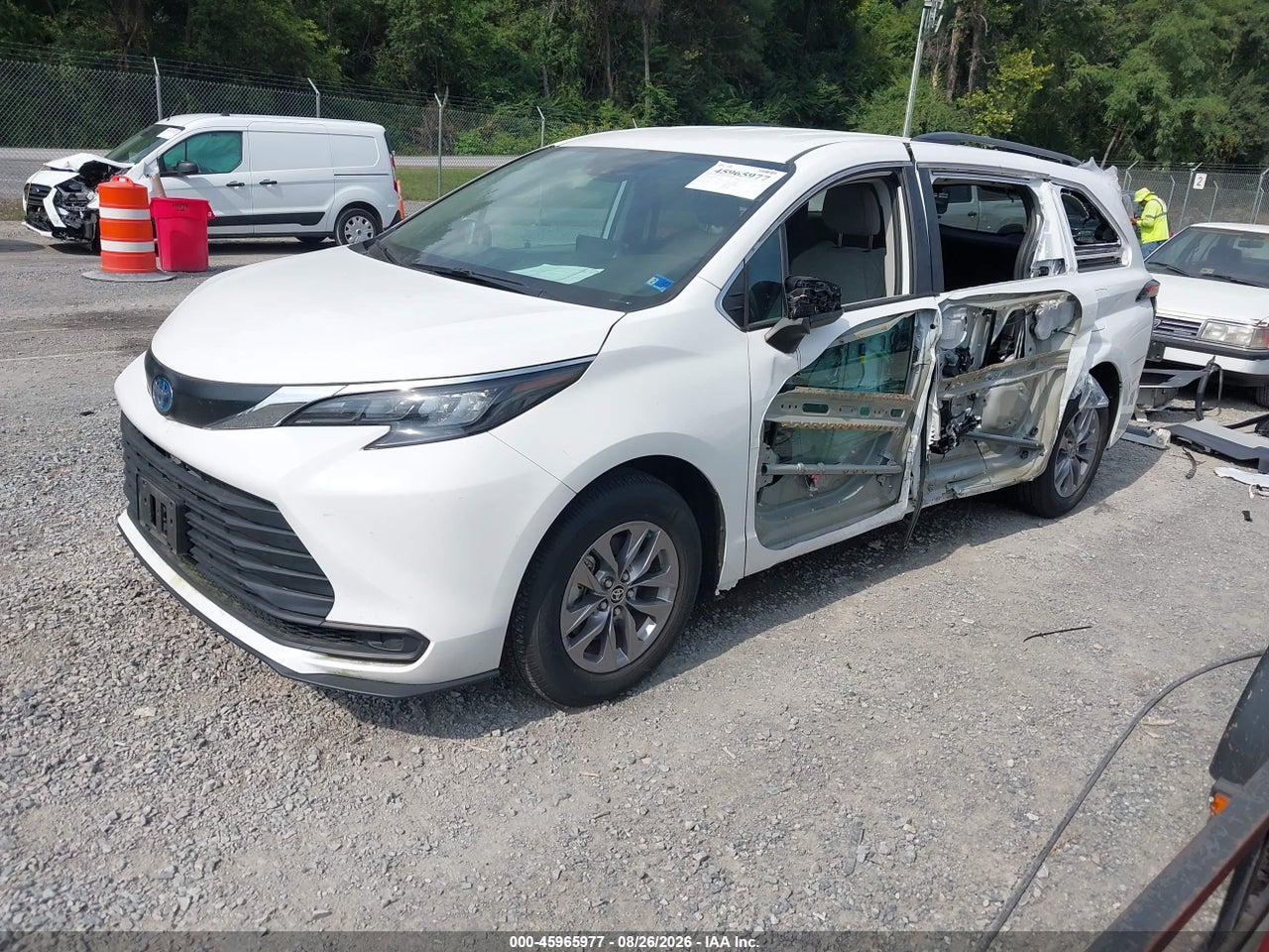 2024 TOYOTA SIENNA LE · 2/11