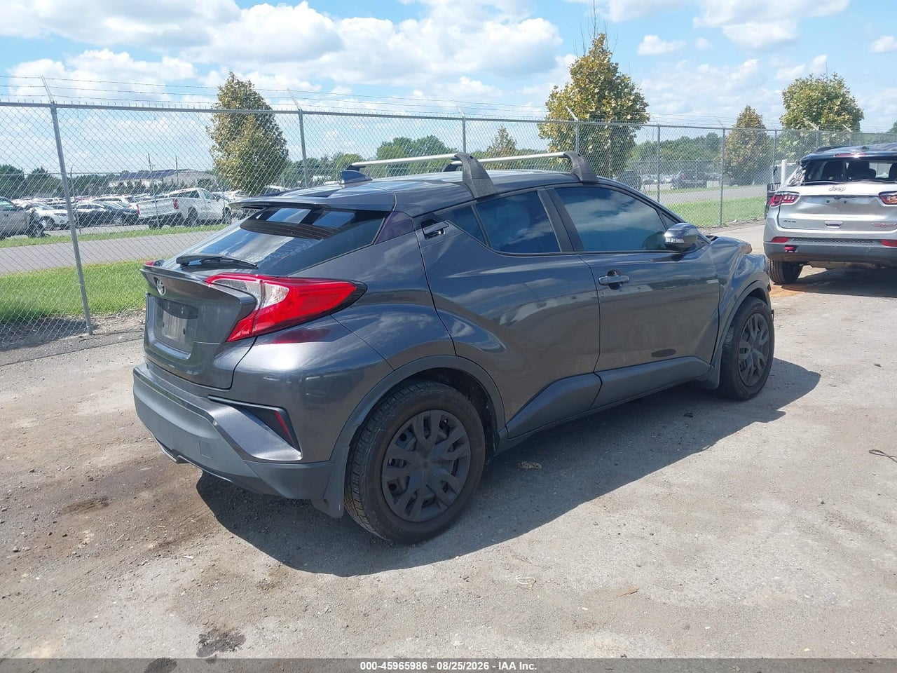 2021 TOYOTA C-HR LE · 4/11