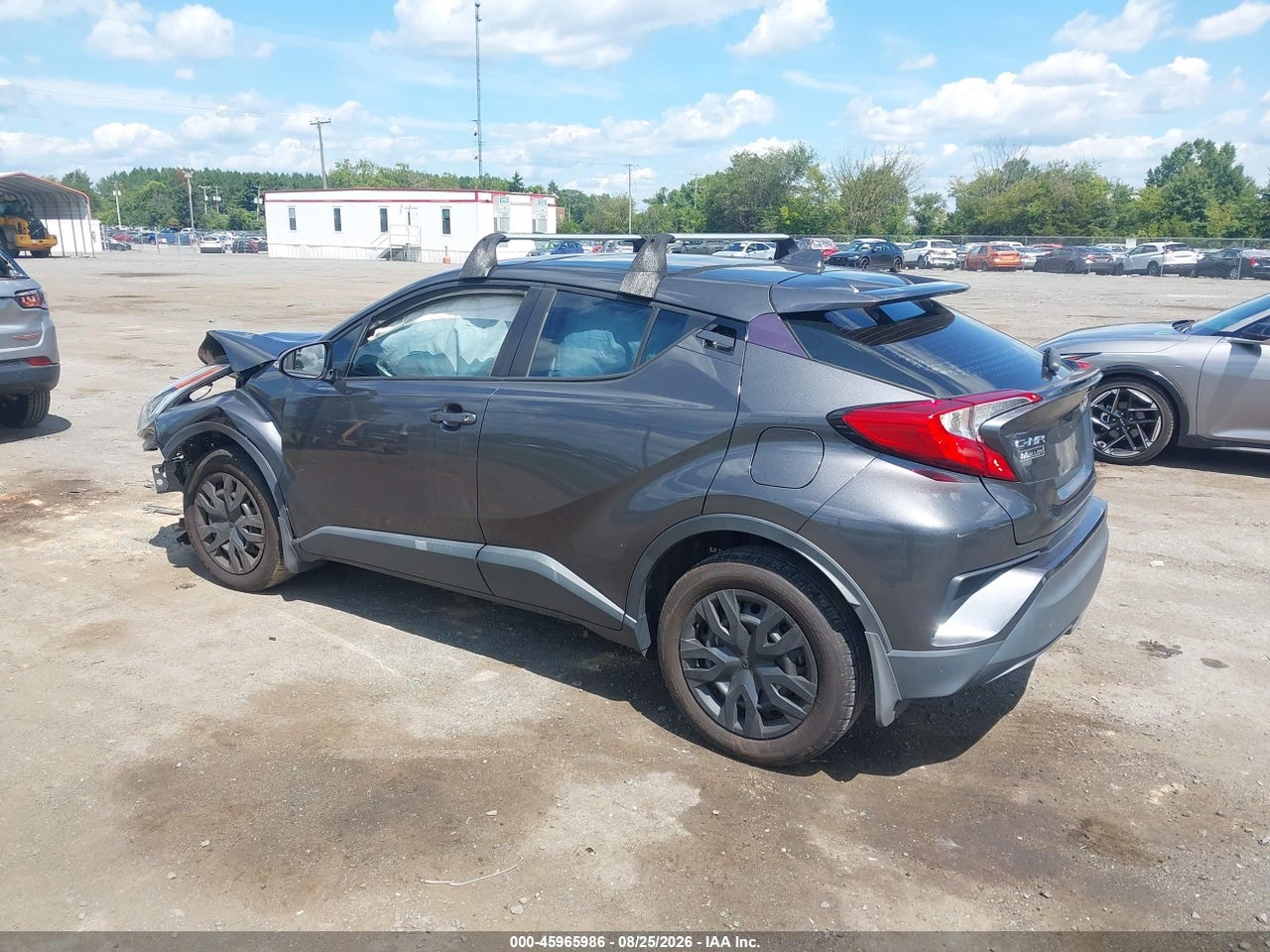 2021 TOYOTA C-HR LE · 3/11