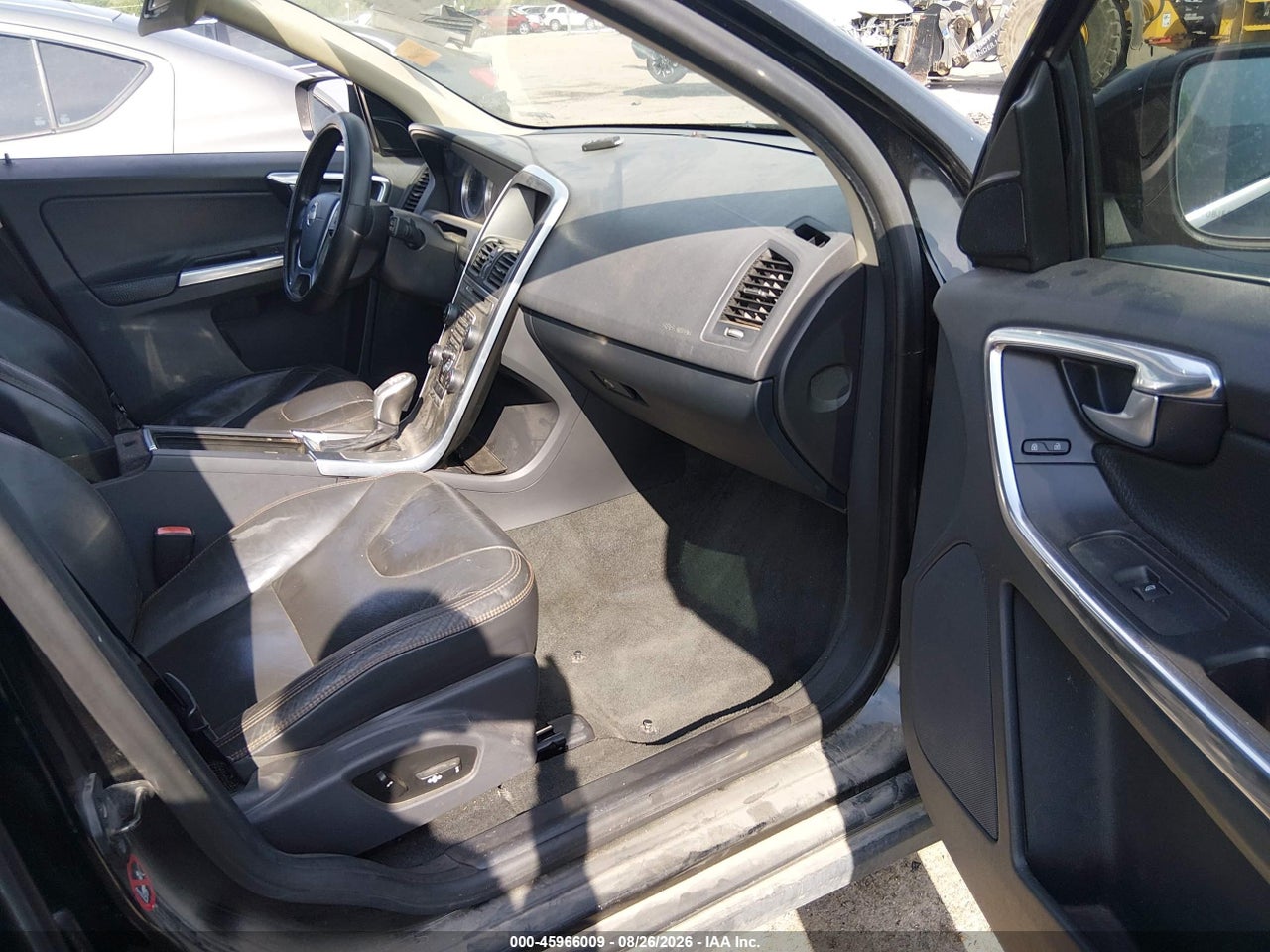 2013 VOLVO XC60 3.2 PREMIER · 5/11