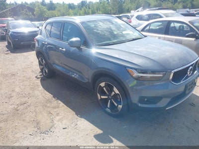 YV4162UK2L2****** · 2020 VOLVO XC40 T5 MOMENTUM