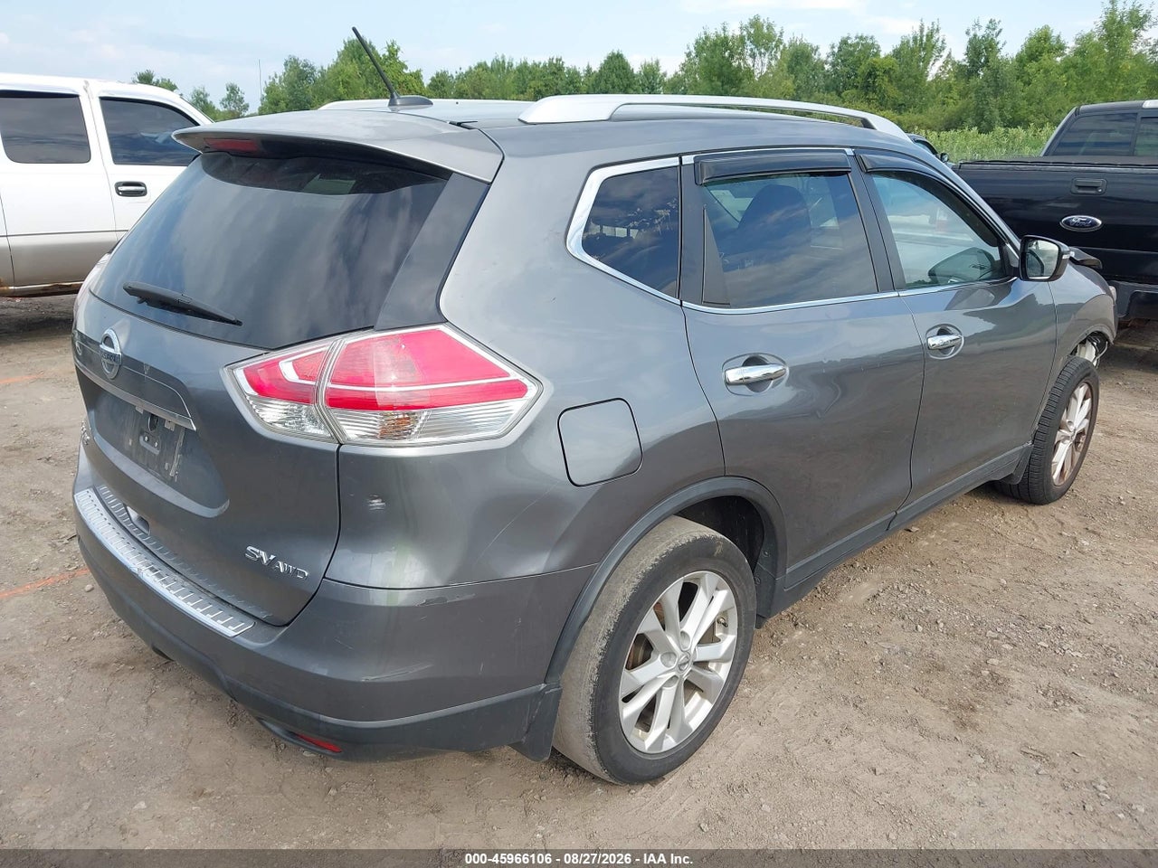 2015 NISSAN ROGUE SV · 4/11